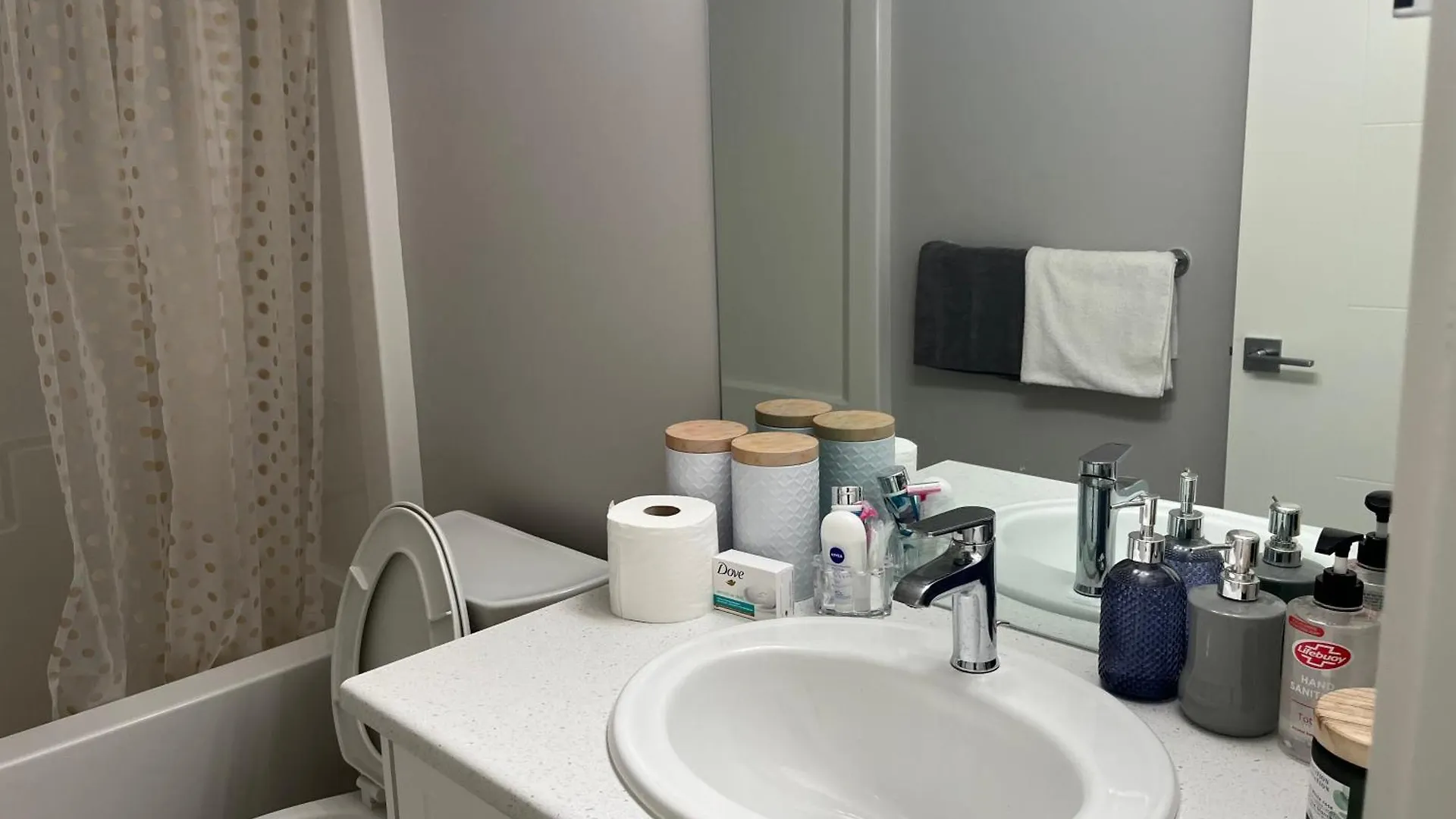 Private Basement Suite With Comfort Winnipeg