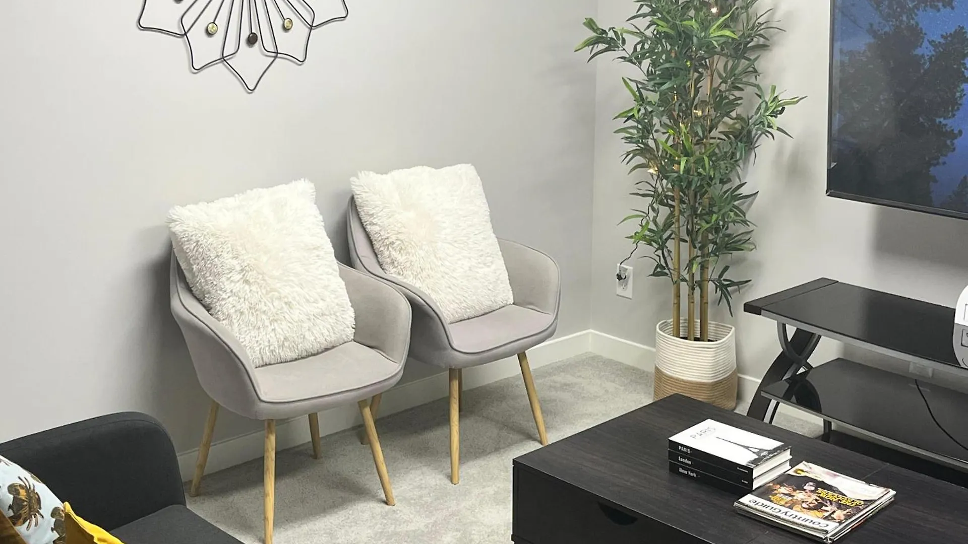 Private Basement Suite With Comfort Winnipeg 0*,  Canada