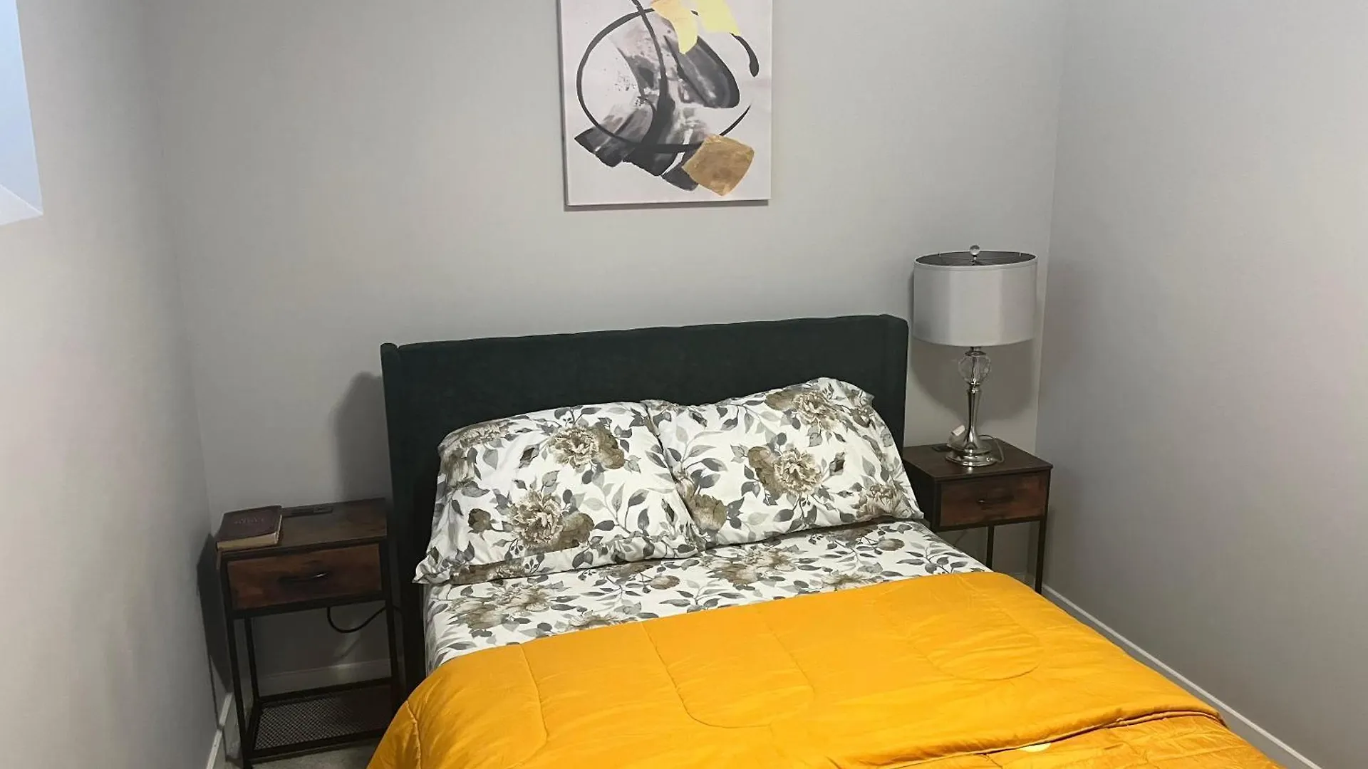 Private Basement Suite With Comfort Winnipeg Holiday home